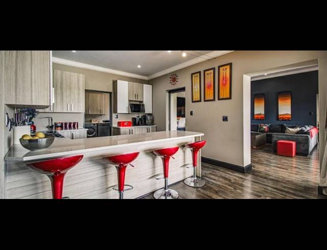 5 BEDROOM HOUSE FOR SALE IN BREDELL